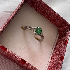 Elegant Silver and Green Gemstone Ring